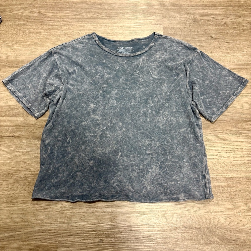 NWOT Just ‘Cause Gray Stone Wash Short Sleeve Roll Hem Tee Medium